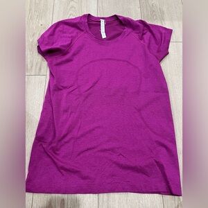 Lululemon Swiftly Tech Short-Sleeve Shirt 2.0
Hip Length - Maroon